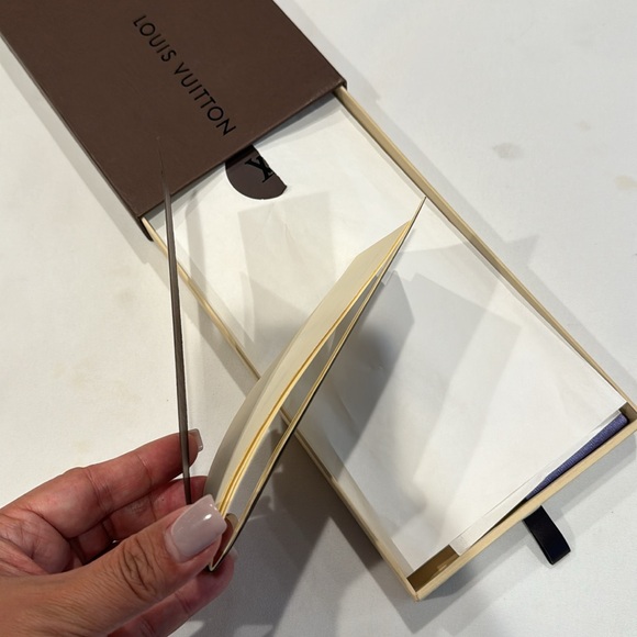 Authentic Louis Vuitton men’s silk necktie with box - Picture 10 of 11